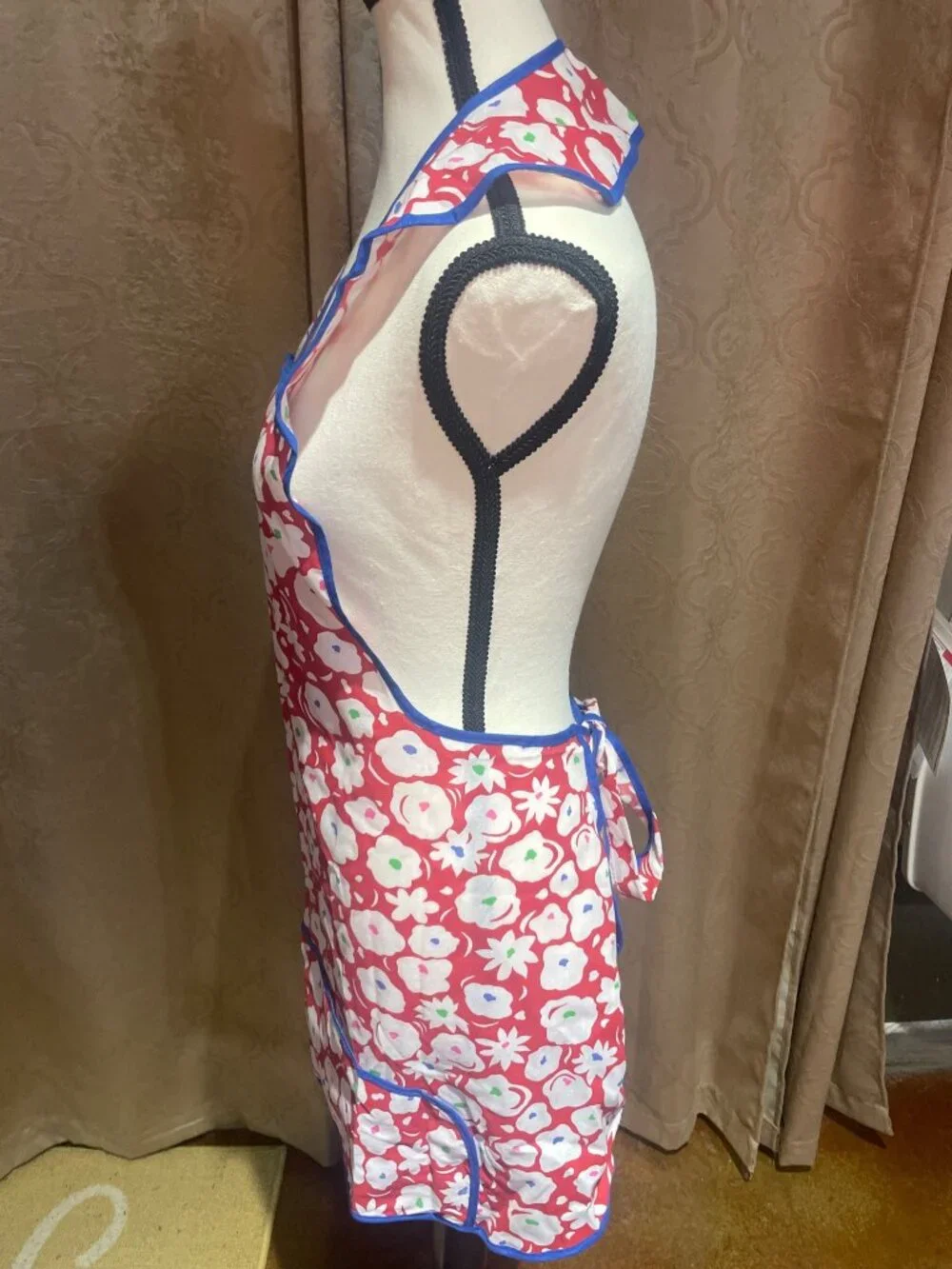Vintage Floral Apron Red & White With Blue Trim Ties in Back Retro Kitchen Wear